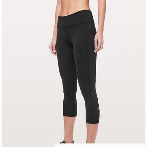 Lululemon Black Pace Rival cropped 22” pants!